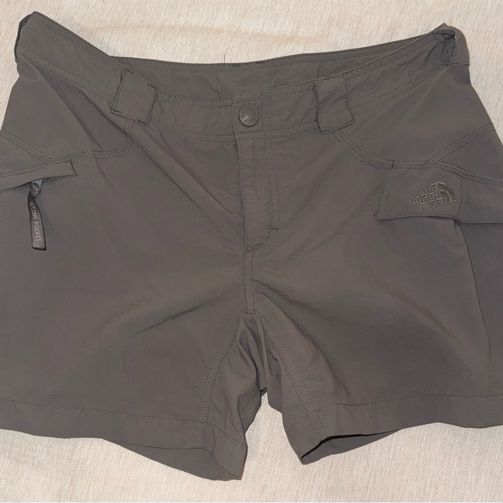The North Face Women’s Cargo Shorts Gray Size 6
